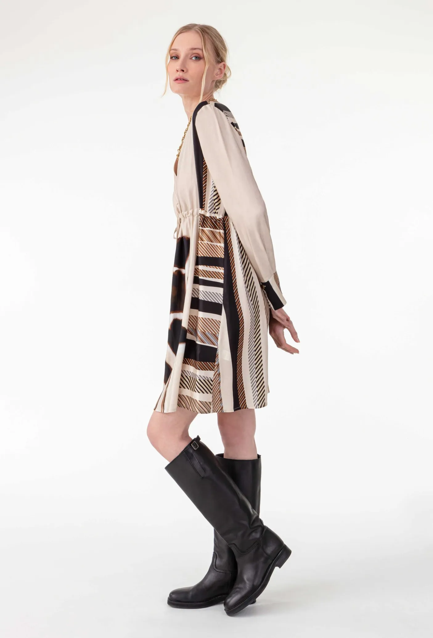 Robe LYRE